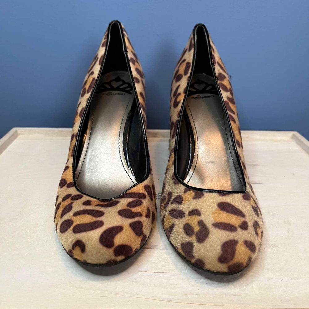 Leopard print pumps